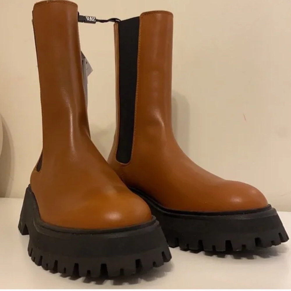 NEW ZARA Lug Sole Leather Camel Chelsea Ankle Boots Booties. - Picture 9 of 9